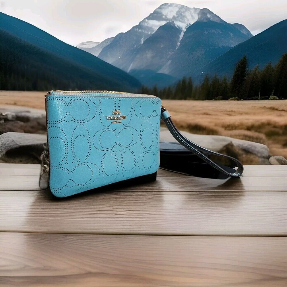 NWT Coach Leather Corner Zip Wristlet In Perforated Signature 2961